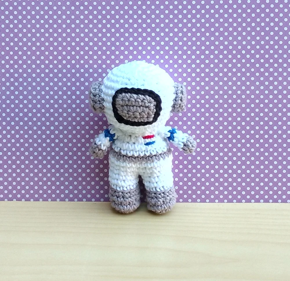 Kit Foguete Niko e Astronauta Yuri Amigurumi - Espacial - Imagem 4
