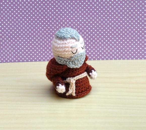 Mini Pe Pio Amigurumi - Imagem 3