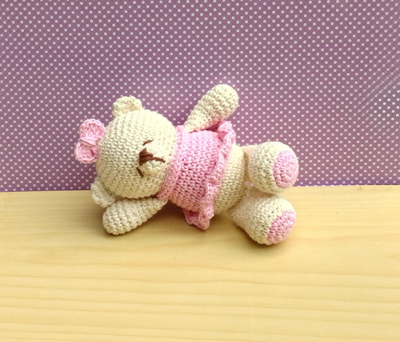 Mini Ursa Charlote Amigurumi - Imagem 2