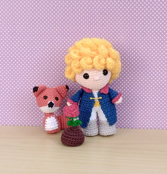 O Pequeno Príncipe (casaco azul) a Rosa e a Raposa Amigurumi
