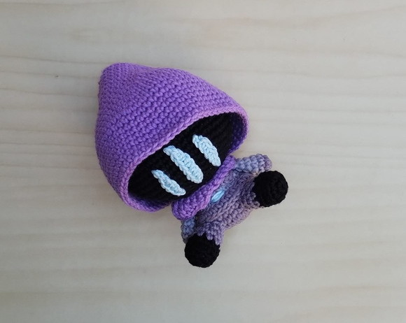 Agente Omen Amigurumi - Imagem 3