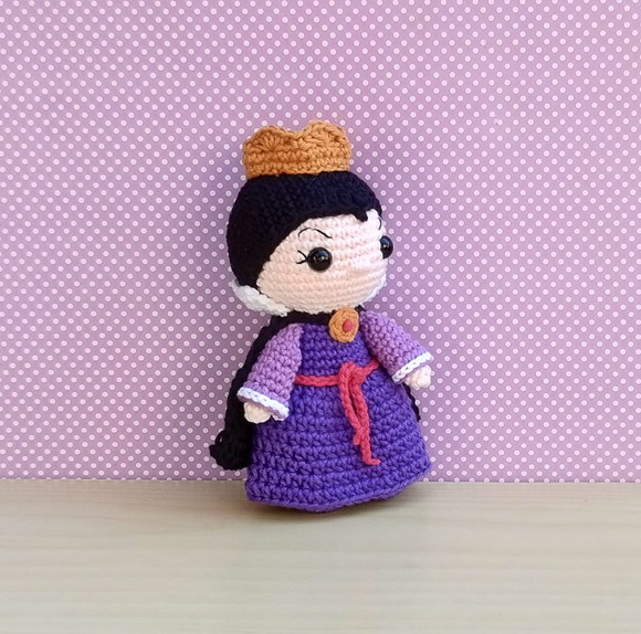 Boneca Rainha Má Amigurumi - Imagem 2