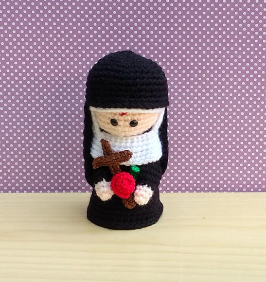 Santa Rita de Cássia Amigurumi