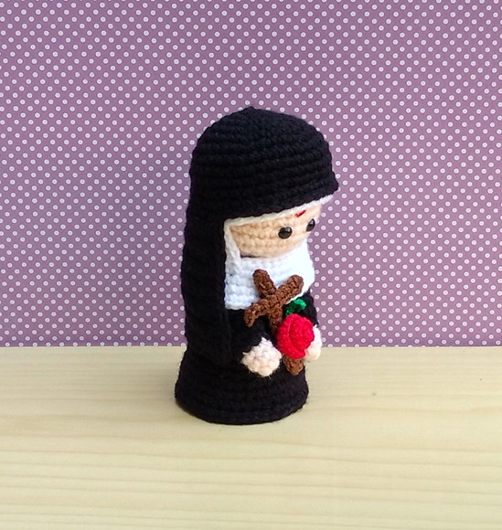 Santa Rita de Cássia Amigurumi - Imagem 2