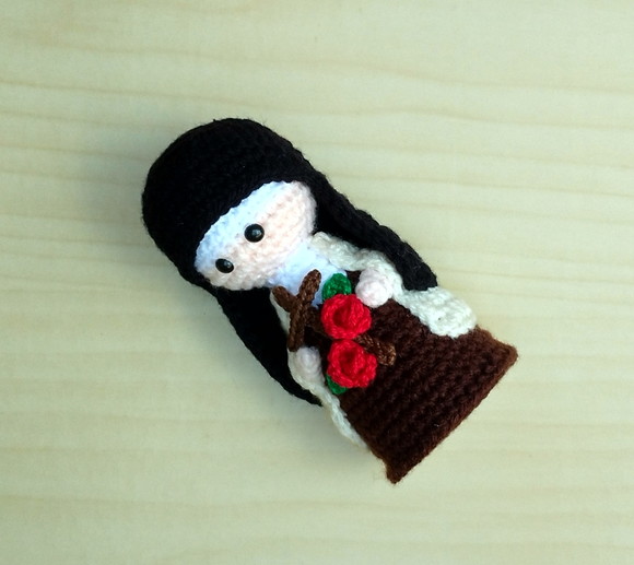 Santa Teresinha do Menino Jesus Amigurumi - Imagem 4