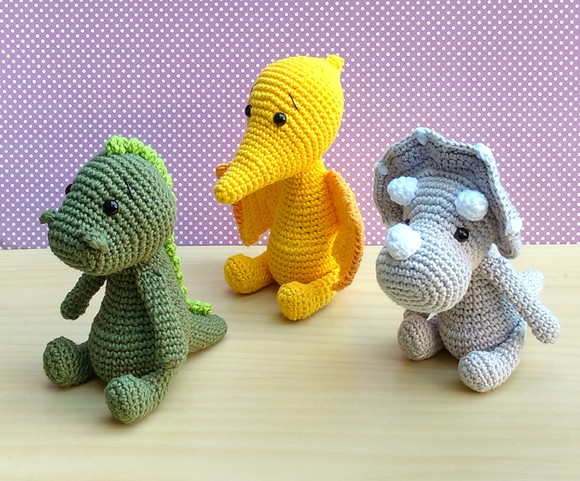 Trio Dinos (T-rex, Pterodáctilo e Triceratops) Amigurumi - dinossauro - Imagem 4