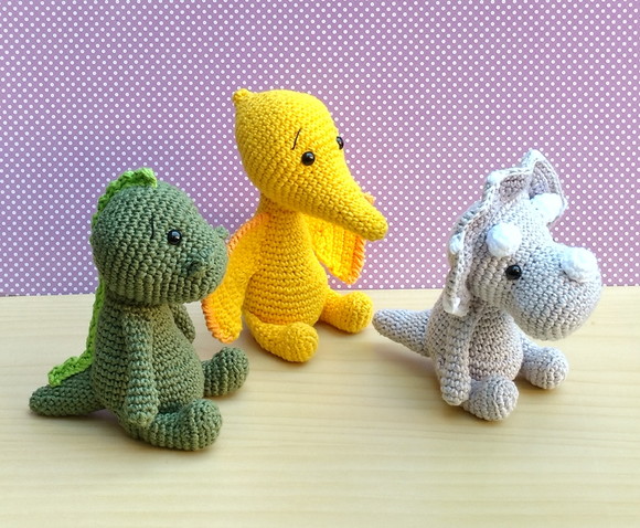 Trio Dinos (T-rex, Pterodáctilo e Triceratops) Amigurumi - dinossauro - Imagem 3