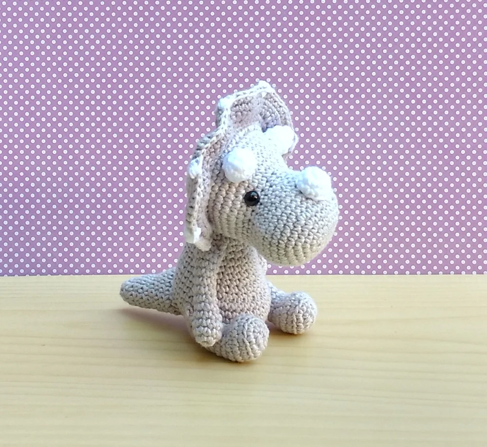 Trio Dinos (T-rex, Pterodáctilo e Triceratops) Amigurumi - dinossauro - Imagem 7