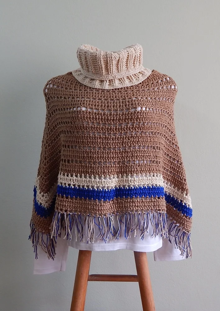 Poncho de Crochê Ambar - Imagem 6