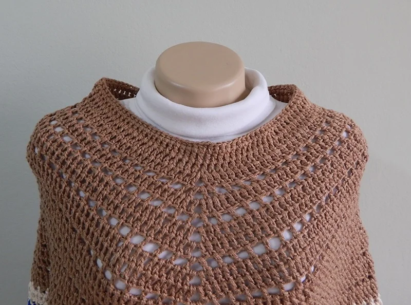 Poncho de Crochê Ambar - Imagem 4