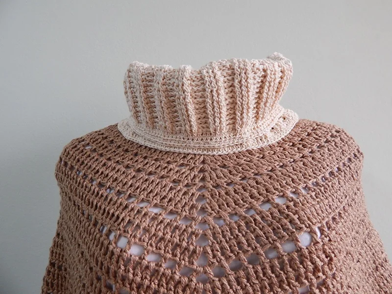 Poncho de Crochê Ambar - Imagem 2