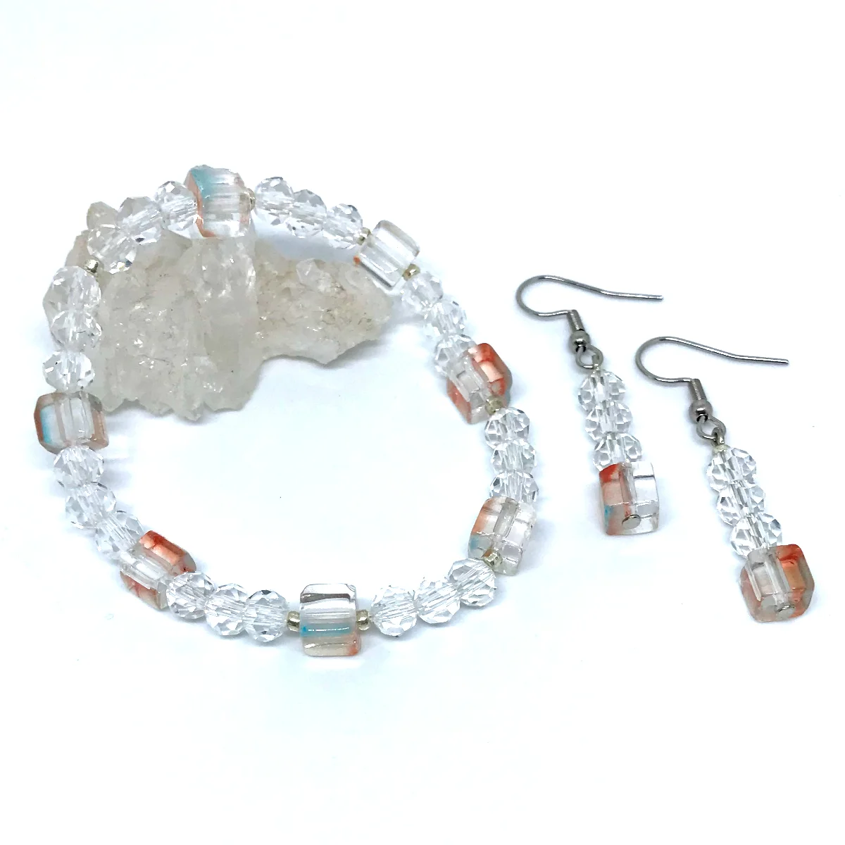Conjunto Exclusivo de Pulseira e Brincos com Cristais Dadinho e Facetado Brilhe em todos os momento - Imagem 1