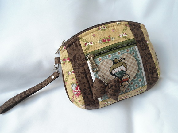 138. Necessaire em Tecido com Pence
