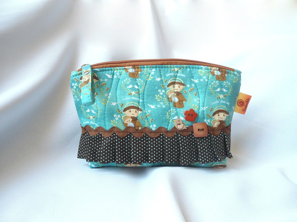15. Necessaire em Tecido com Babadinho, Sianinha e Botões - Imagem 4