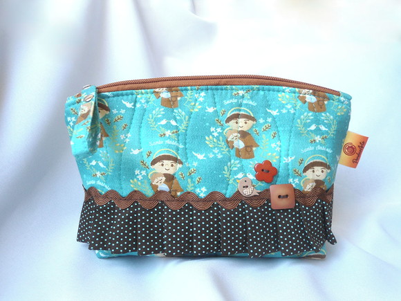 15. Necessaire em Tecido com Babadinho, Sianinha e Botões - Imagem 3
