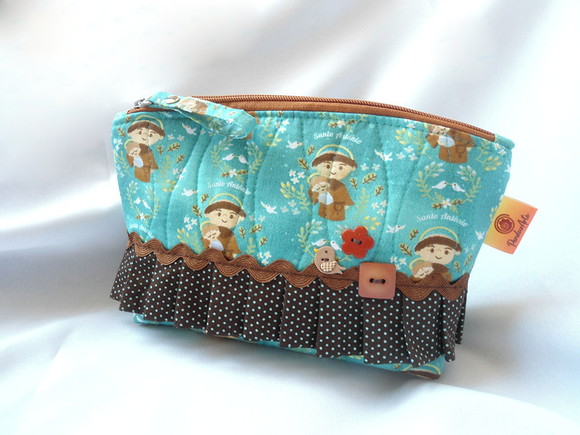 15. Necessaire em Tecido com Babadinho, Sianinha e Botões - Imagem 2