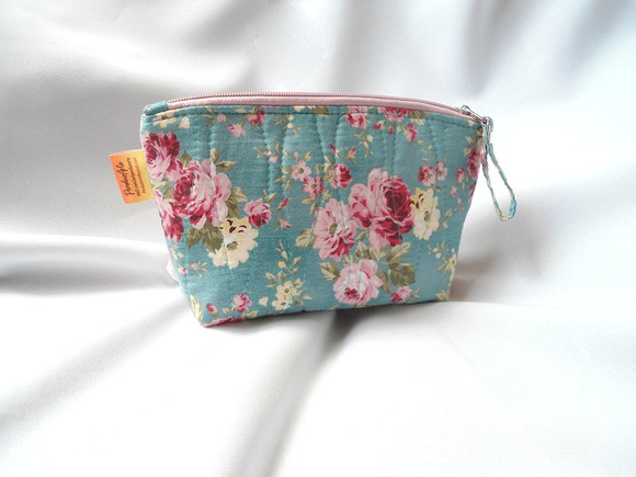 17. Necessaire em Tecido com Babadinho e Botões - Imagem 3