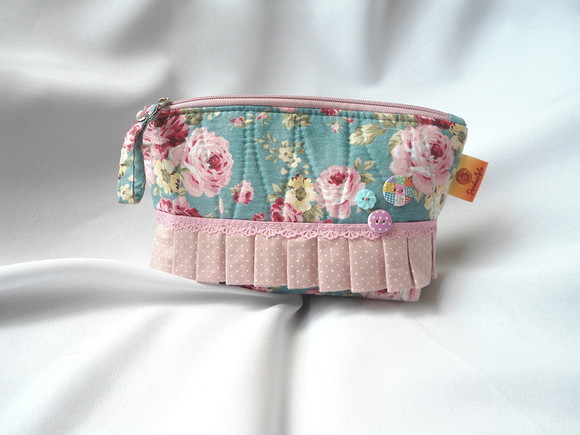 17. Necessaire em Tecido com Babadinho e Botões - Imagem 5
