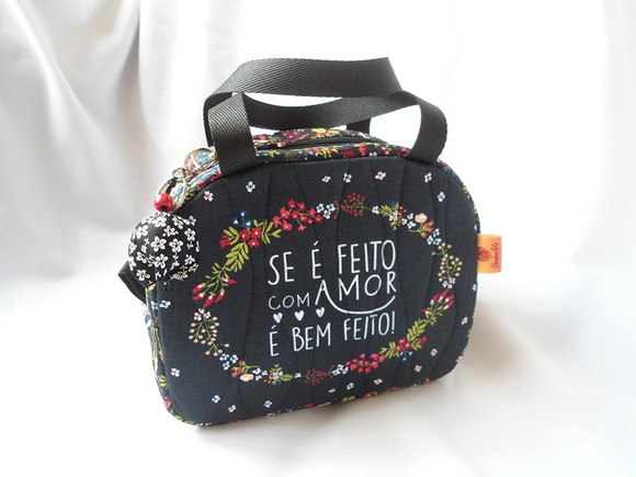 91. Bolsa de Mão em Tecido com Frase
