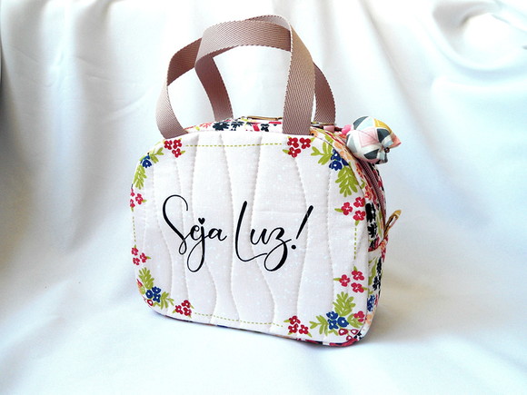 97. Bolsa de Mão em Tecido com Frases Motivadoras - Imagem 3