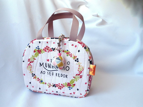 97. Bolsa de Mão em Tecido com Frases Motivadoras