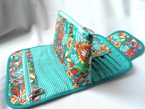 55. Necessaire para Maquiagem em Tecido Flores e Frutos - Imagem 3