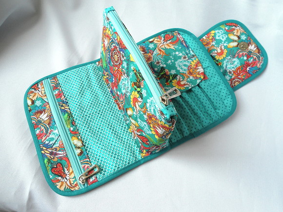 55. Necessaire para Maquiagem em Tecido Flores e Frutos - Imagem 2