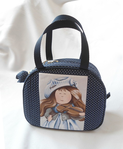 76. Bolsa de Mão em Tecido Menina