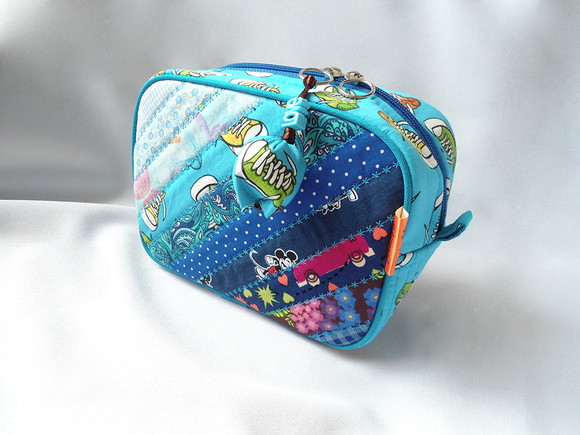 77. Necessaire em Tecido e Patch - Imagem 4