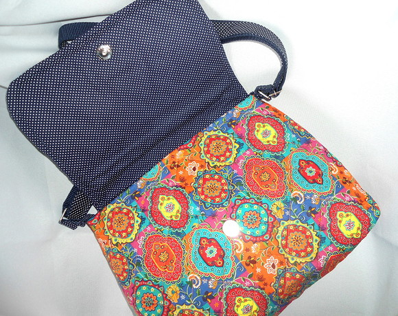 40. Bolsa tiracolo em tecido com chaveiro - Imagem 3