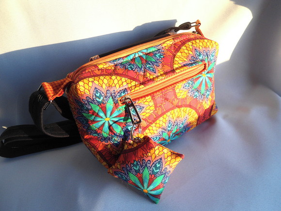 42. Bolsa tiracolo em tecido com frase motivacional - Imagem 5