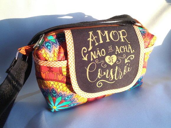 42. Bolsa tiracolo em tecido com frase motivacional - Imagem 2