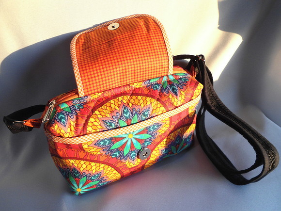 42. Bolsa tiracolo em tecido com frase motivacional - Imagem 4