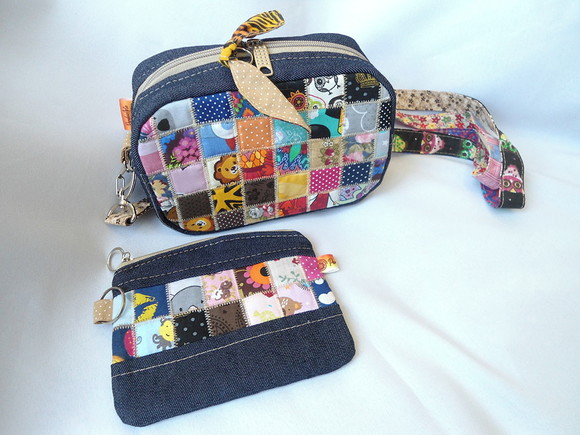 5. Bolsa tiracolo em tecido tricoline e jeans com necessaire pequena - Imagem 3