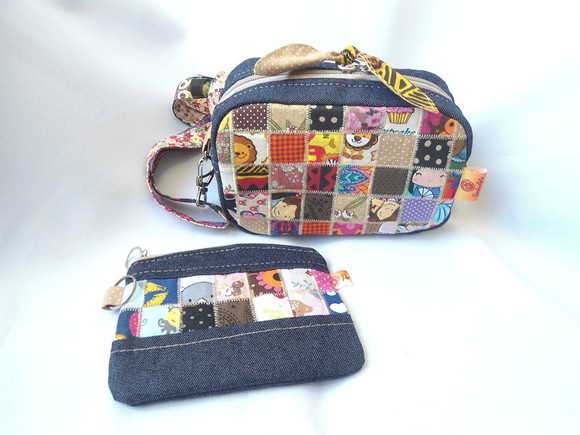 5. Bolsa tiracolo em tecido tricoline e jeans com necessaire pequena - Imagem 2