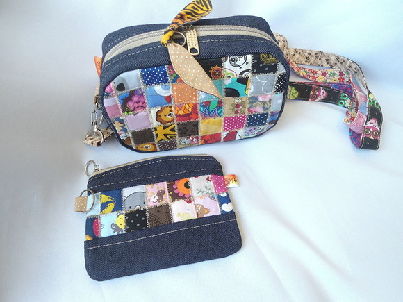 5. Bolsa tiracolo em tecido tricoline e jeans com necessaire pequena - Imagem 4