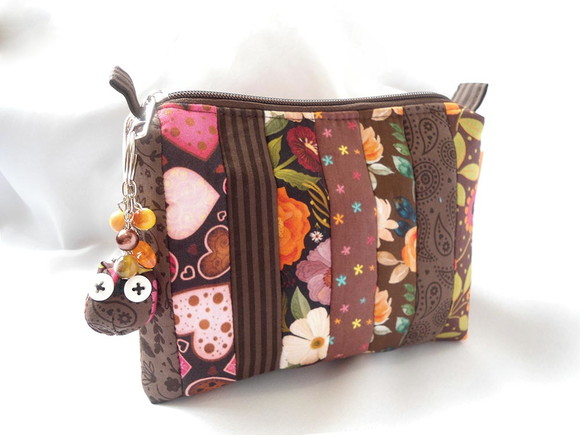 120. Necessaire em tecido com chaveiro - Imagem 4