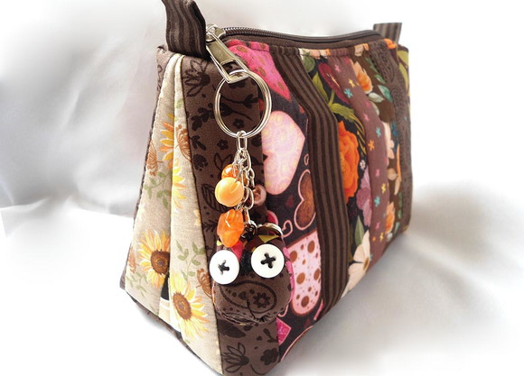 120. Necessaire em tecido com chaveiro - Imagem 3