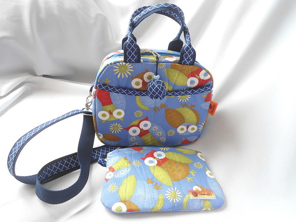 20. Bolsa tiracolo estampa corujas em tecido com necessaire - Imagem 5