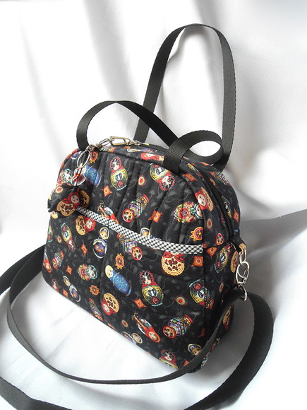 17. Bolsa tiracolo estampa matrioskas em tecido com chaveiro - Imagem 3