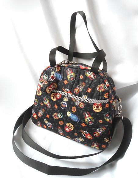 17. Bolsa tiracolo estampa matrioskas em tecido com chaveiro - Imagem 5