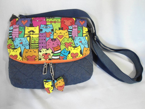 8. Bolsa Tiracolo em Tecido e Jeans