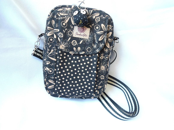 26. Bolsa estilo shoulder bag em tecido com chaveiro - Imagem 2