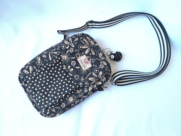 85. Bolsa Estilo Shoulder Bag em Tecido