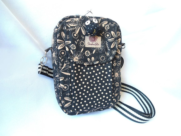 26. Bolsa estilo shoulder bag em tecido com chaveiro - Imagem 5