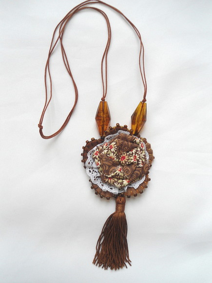 Colar com Flor em Tecido (115)