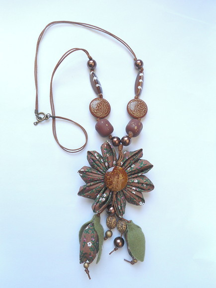 Colar com Flor em Tecido (26)