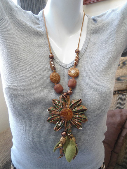 Colar com Flor em Tecido (26) - Imagem 3