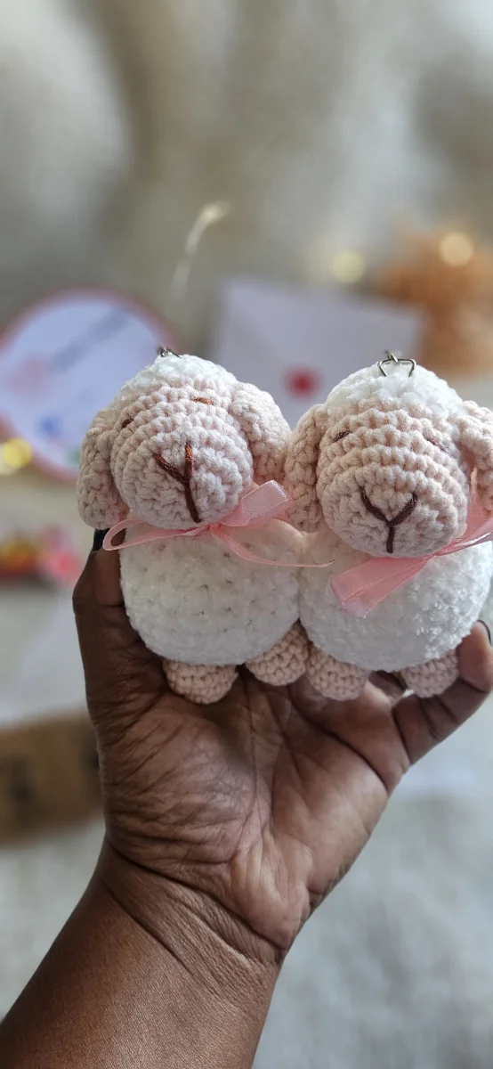 Chaveiro Ovelhinha Crochê Amigurumi Pelúcia