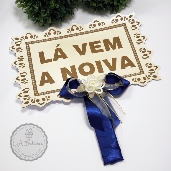 Placa Lá Vem a Noiva Azul Marinho